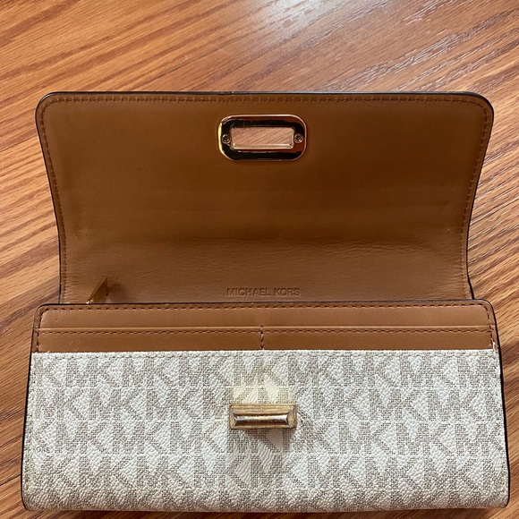 MK snap Wallet - Picture 5 of 15